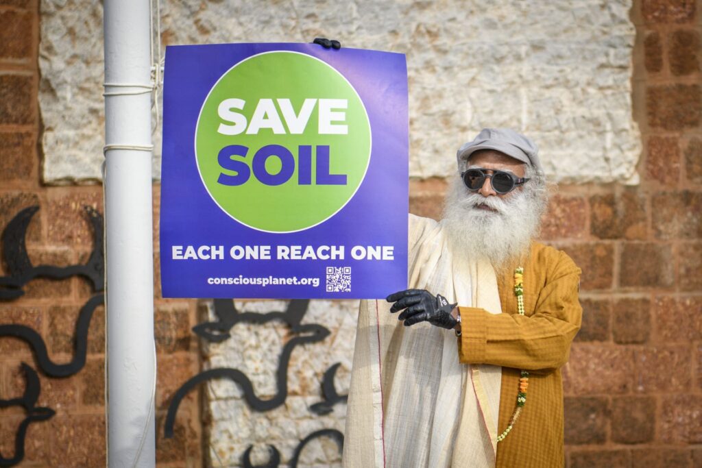 save soil NGO कैसे कार्य करता है?